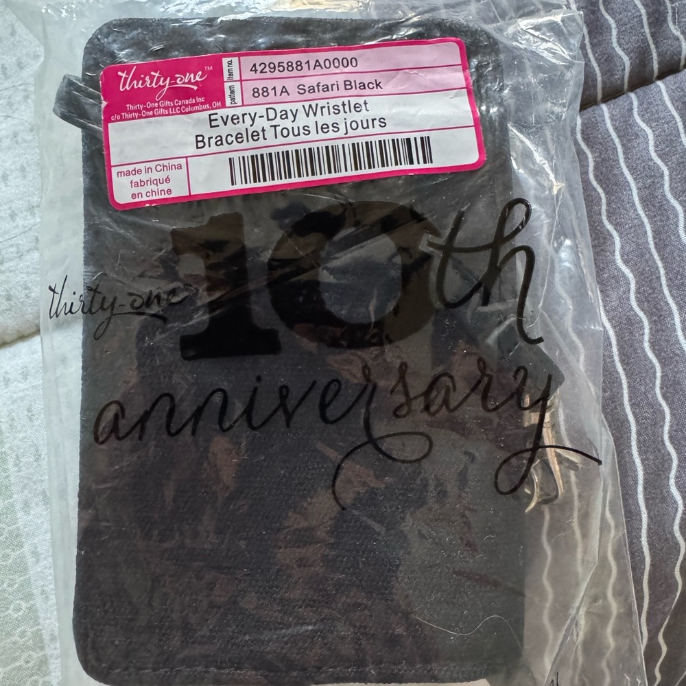 Thirty-One Black Everyday Wristlet
